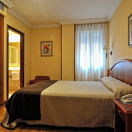 Hotel Alisi Aranda de Duero Kültér fotó