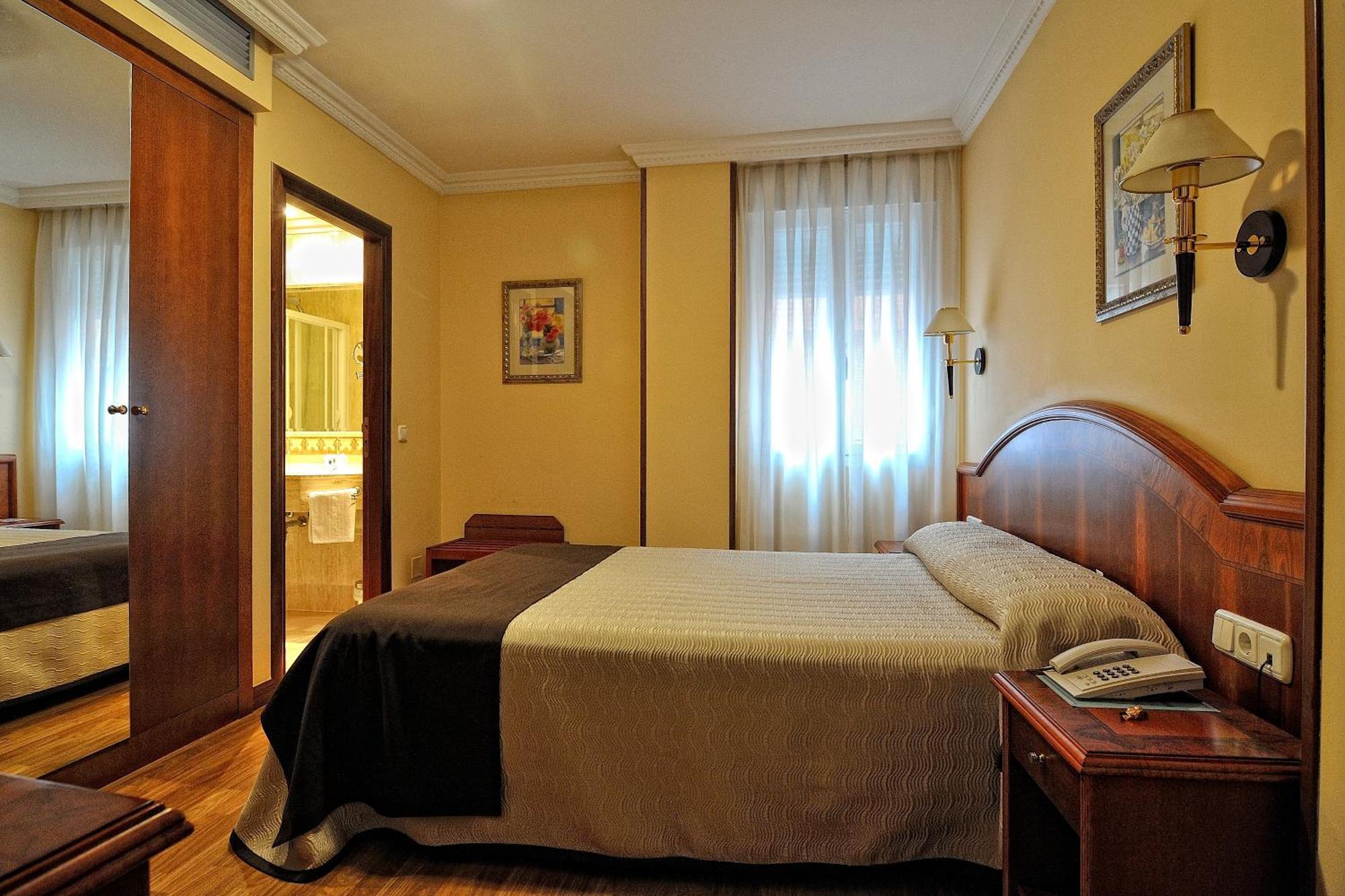 Hotel Alisi Aranda de Duero Kültér fotó