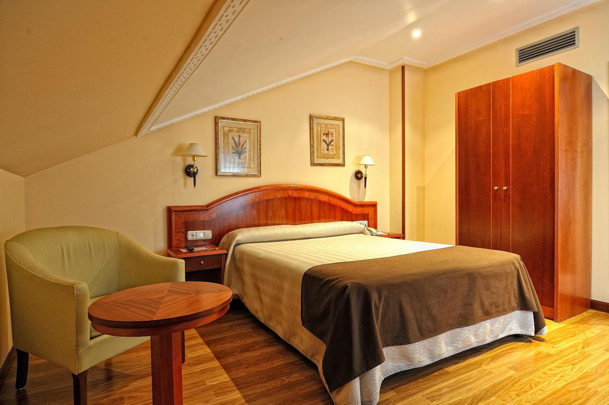 Hotel Alisi Aranda de Duero Kültér fotó