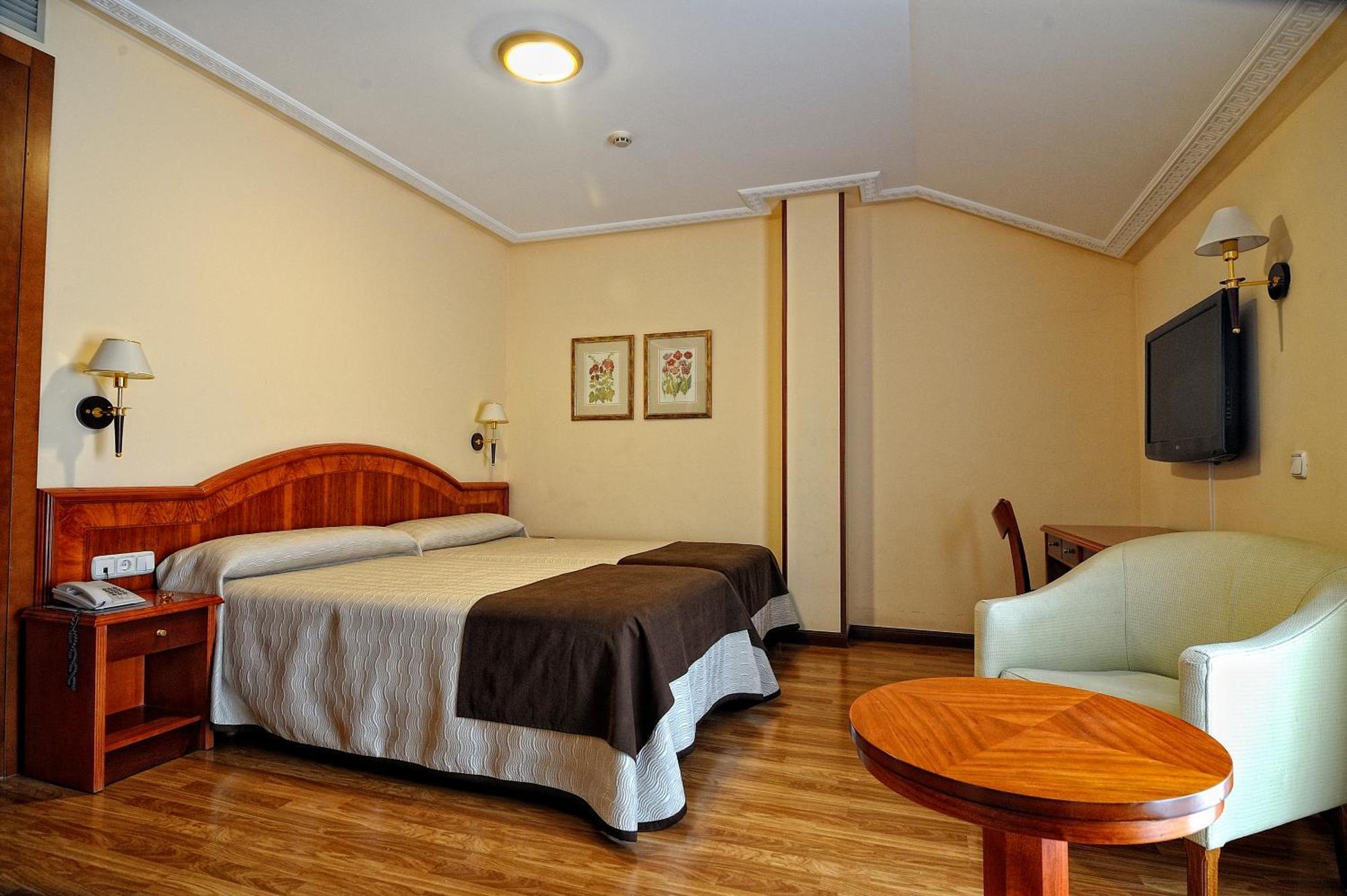 Hotel Alisi Aranda de Duero Kültér fotó